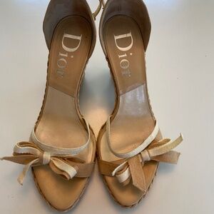 Vintage DIOR wedge sandales with bow accent. Size 37 1/2